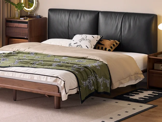 Upholstered Bed (P7020)